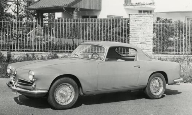 Nel 1951 fu lanciata la versione coupé sportiva denominata "Sprint", realizzata dalla carrozzeria Touring e spinta da un motore potenziato che erogava poco meno di 100 Cv