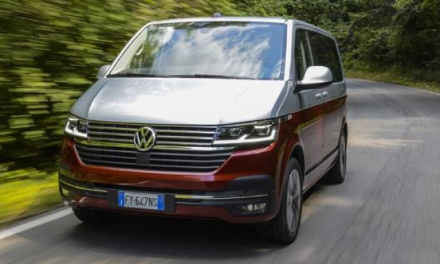 Abbiamo provato il Volkswagen Multivan, il furgoncino tedesco di nuova generazione