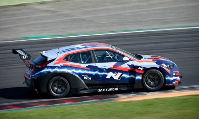 Il brasiliano Augusto Farfus sarà al volante della Hyundai Veloster N Etcr a Daytona