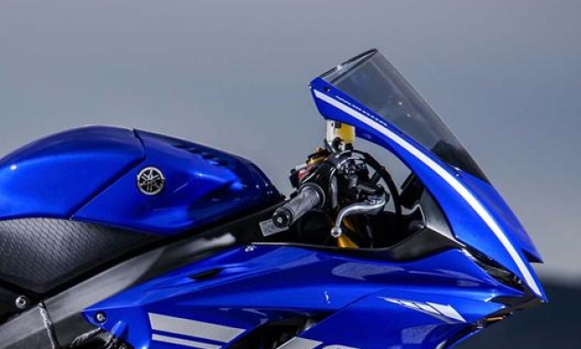 Il look della nuova Yamaha R7 potrebbe ricordare quello delle sorelle R6 e  R1