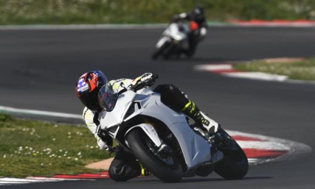 In pista con la Ducati Supersport 950