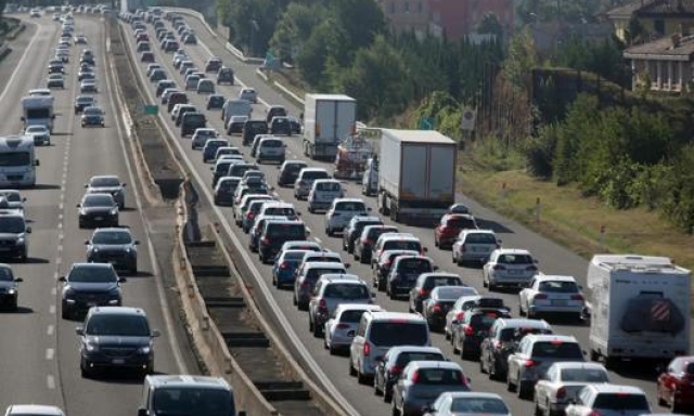 Traffico intenso: un fenomeno tipico di alcuni weekend estivi