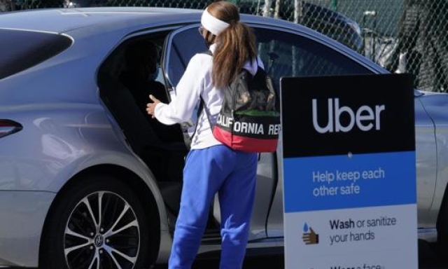 Un servizio Uber a Los Angeles, negli Usa. LaPresse