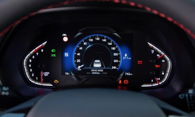 La Hyundai i30 è equipaggiata con i sistemi di guida assistita Hyundai SmartSense, che rendono il modello ancora più sicuro e confortevole
