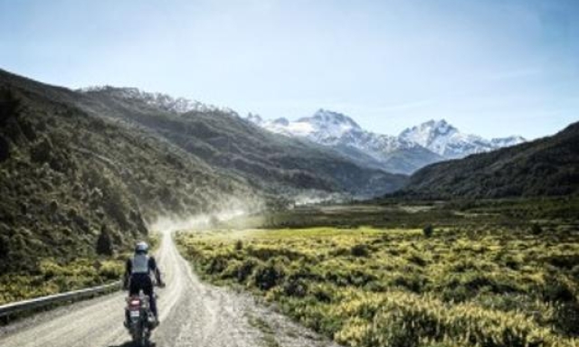 L e foto sono 18 e raccontano un viaggio su due ruote di 5000 km  dal Cile all'Argentina