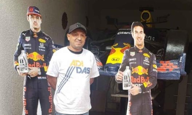 Rodrigo Alcaraz con i cartonati di Verstappen, Perez e Red Bull