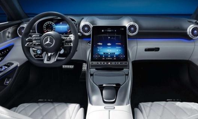 Gli interni della nuova Mercedes-Amg SL, già anticipati ufficialmente dal marchio di Stoccarda