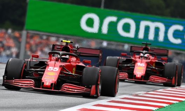 Carlos Sainz e Charles Leclerc sulle monoposto 2021. Afp