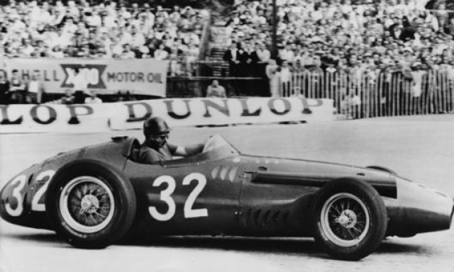 Juan Manuel Fangio in azione sulla Maserati 250F nel GP di Monaco del 1957. Getty