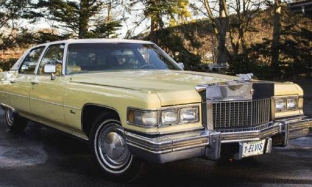 La Cadillac Fleetwood Brougham gialla di Elvis Presely è stata venduta a 77 mila euro