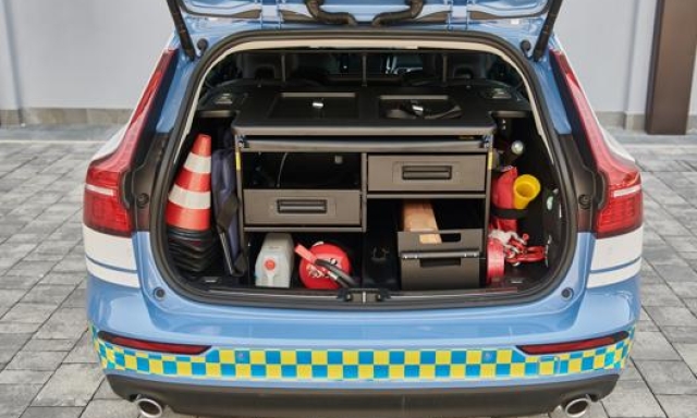 Le Volvo V60 della Polizia Stradale sono dotate di equipaggiamento specifico per le operazioni di pattugliamento.