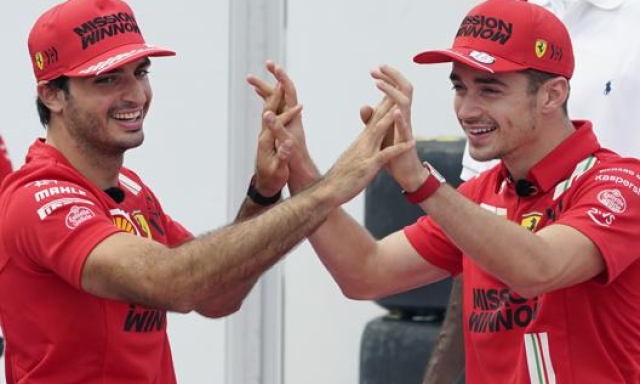 Carlos Sainz e Charles Leclerc. Ap