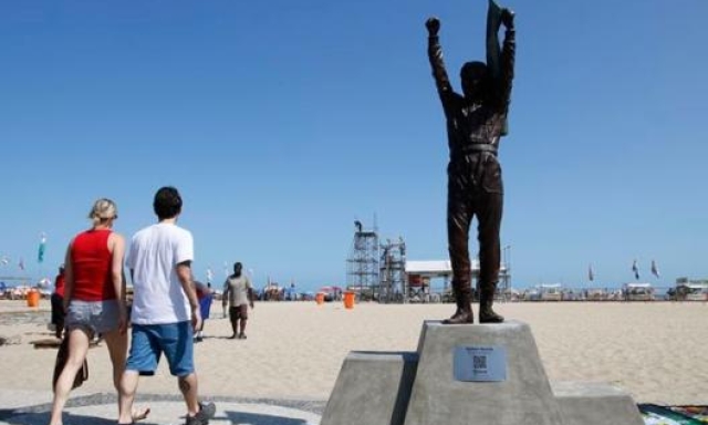 La statua di Senna sul lungomare di Copacabana