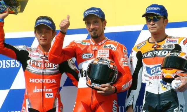 Da sinistra Kato, Biaggi e Ukawa sul podio di Brno 2002. Epa