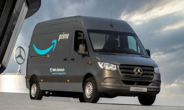 Il Mercedes eSprinter fa parte della flotta a zero emissioni consegnata ad Amazon.