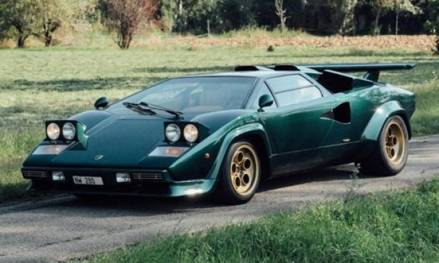 Posto d’onore per la Lamborghini Countach, uscita 50 anni fa