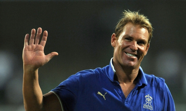 (FILES) In this file photograph taken on May 20, 2011, Australian bowling legend and Rajasthan Royals' captain Shane Warne waves to the crowd as he leaves the field after his last international match - the IPL Twenty20 match between Rajasthan Royals and Mumbai Indians at The Wankhede Stadium in Mumbai on May 20, 2011. - Australia cricket great Shane Warne, widely regarded as the greatest leg-spinner of all time, has died aged 52, according to a statement issued by his management company on March 4, 2022, Warne's management said he died in Koh Samui, Thailand, of a suspected heart attack. (Photo by Indranil MUKHERJEE / AFP)