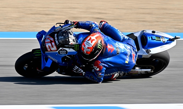 Suzuki Spanish rider Alex Rins rides during the third practice session of the MotoGP Spanish Grand Prix at the Jerez racetrack in Jerez de la Frontera on April 30, 2022. (Photo by JAVIER SORIANO / AFP)