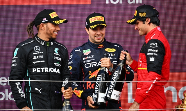 NORTHAMPTON, ENGLAND - JULY 03: Race winner Carlos Sainz of Spain and Ferrari, Second placed Sergio Perez of Mexico and Oracle Red Bull Racing and Third placed Lewis Hamilton of Great Britain and Mercedes celebrate on the podium during the F1 Grand Prix of Great Britain at Silverstone on July 03, 2022 in Northampton, England. (Photo by Clive Mason/Getty Images)