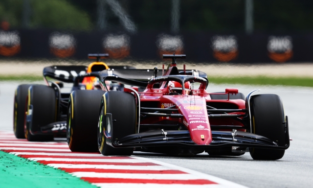 SPIELBERG, AUSTRIA - JULY 10: Charles Leclerc of Monaco driving the (16) Ferrari F1-75 leads Max Verstappen of the Netherlands driving the (1) Oracle Red Bull Racing RB18  on track during the F1 Grand Prix of Austria at Red Bull Ring on July 10, 2022 in Spielberg, Austria. (Photo by Clive Rose/Getty Images)