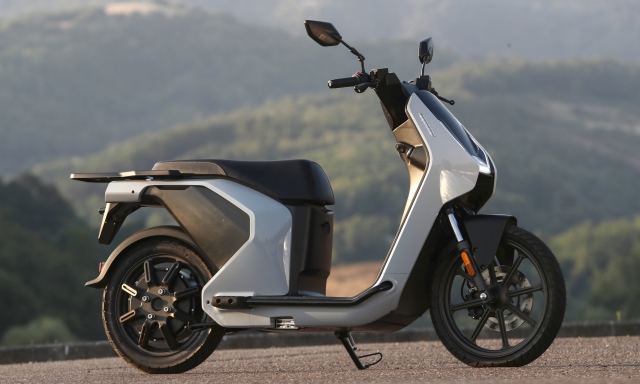 Vmoto F01, scooter elettrico pronto a tutto