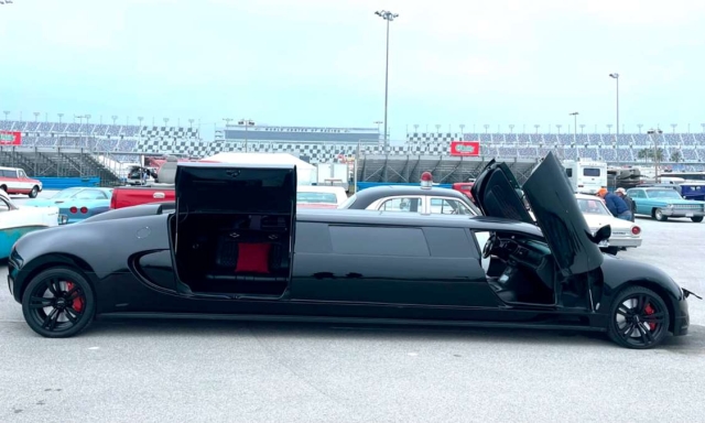 La "Bugatti" limousine è stata venduta all'equivalente di circa 73.000 euro