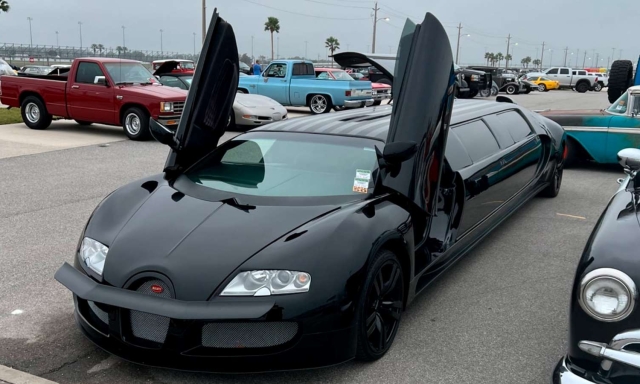 Una Bugatti, o una Buuuuuugatti? Sotto alle sembianze di una Veyron allungata si nasconde una Lincoln limousine