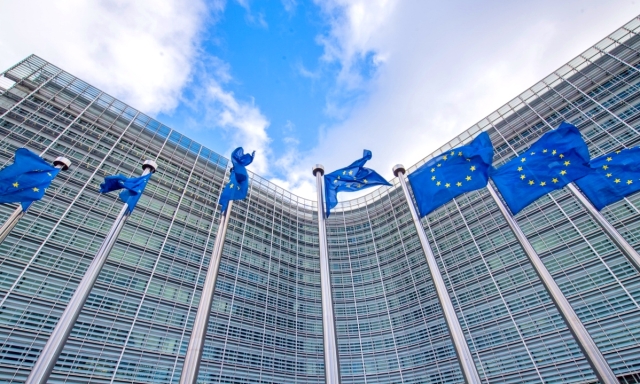 Caro carburanti, la Ue: "La tassazione degli extraprofitti spetta agli stati"