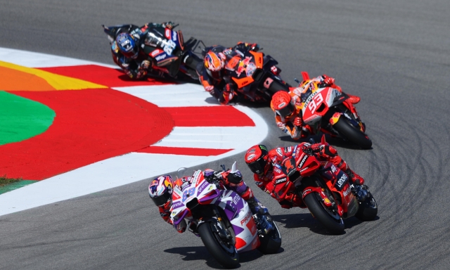 epa10542941 MotoGP riders in action during the sprint race of the Motorcycling Grand Prix of Portugal at Algarve International race track, Portimao, Portugal, 25 March 2023. The Motorcycling Grand Prix of Portugal will take place on 26 March 2023.  EPA/NUNO VEIGA