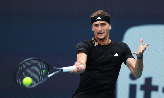 MIAMI GARDENS, FLORIDA - MARCH 28: Alexander Zverev of Germany returns a shot against Fabian Marozsan of Hungary on Day 13 of the Miami Open at Hard Rock Stadium on March 28, 2024 in Miami Gardens, Florida. Al Bello/Getty Images/AFP (Photo by AL BELLO / GETTY IMAGES NORTH AMERICA / Getty Images via AFP)
