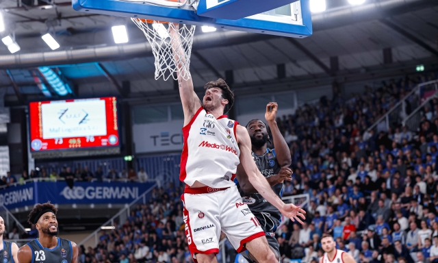 Bolmaro stende Brescia, Milano a -2 dalla vetta. Trapani da record: Trieste schiacciata 131-88
