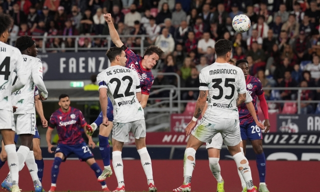Bologna, il timbro sulla finale! Fabbian-Dallinga gol, Italiano sfida il Milan per la Coppa Italia
