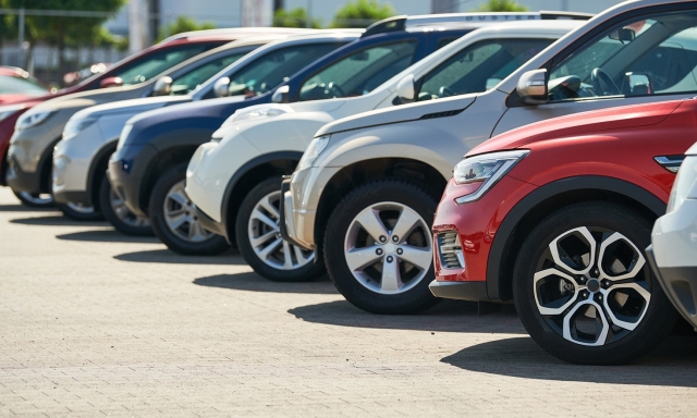 Mercato usato: ad aprile le auto rallentano, migliorano invece le due ruote
