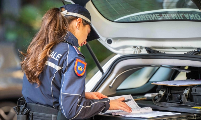 Monopattini elettrici, adesso la targa è obbligatoria: come evitare la multa