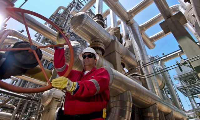 Petrolio: Brent ancora sopra i 100 dollari al barile, Wti stabilmente sopra i 95