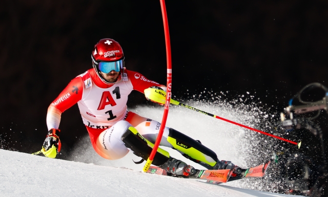 Slalom Kitzbuhel: Meillard mette tutti in fila nella prima manche. Fuori Vinatzer