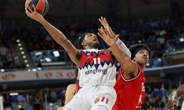 Eurolega, Milano vince e convince: facile vittoria col Baskonia, Booker protagonista