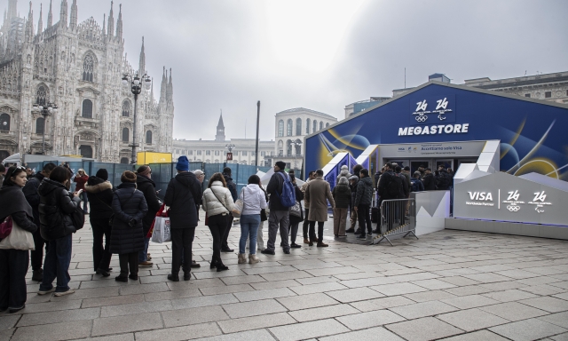 Olimpiadi, massima allerta sicurezza a Milano: 6mila agenti per cerimonia e cortei