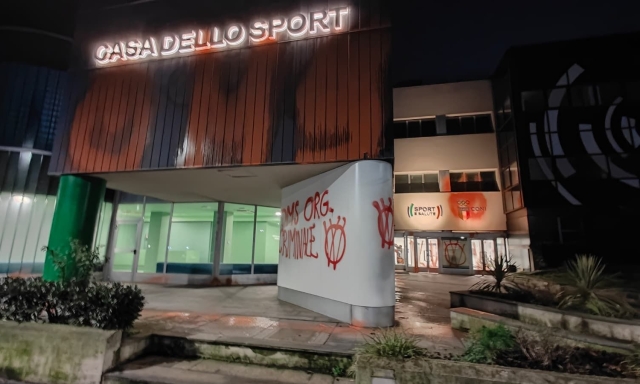 Vandalizzata la "Casa dello Sport" a Milano: imbrattate le pareti e i loghi del Comitato olimpico