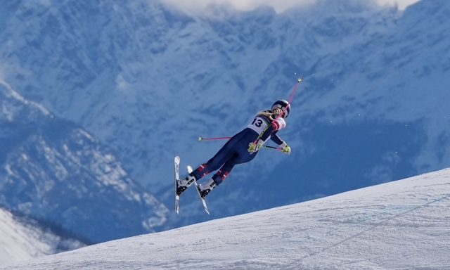 Cala il gelo a Cortina: Lindsey Vonn cade dopo poche porte e resta sulla pista in lacrime