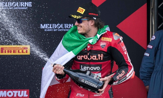 Superbike Australia: Bulega vince gara-1 davanti a Montella e Baldassarri