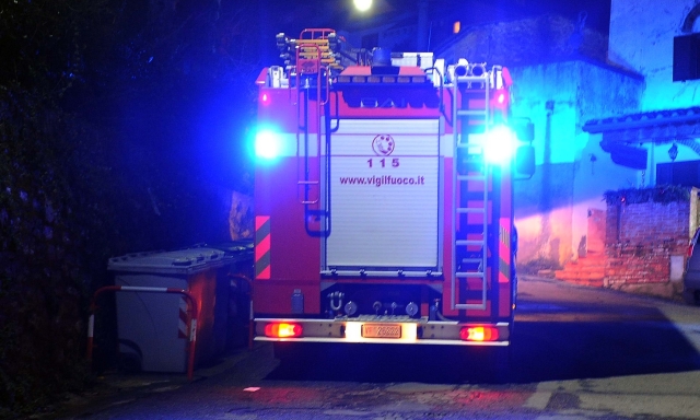 Auto nella scarpata: morti due giovani fidanzati