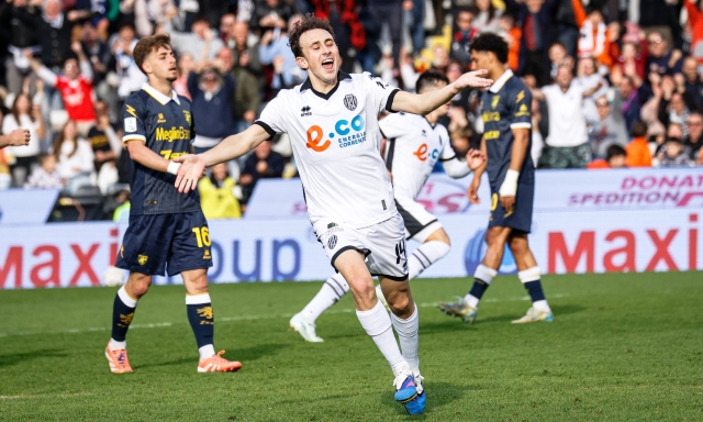 Pali, rigori sbagliati e revocati: il Cesena ferma il Frosinone. Il Bari cala il poker. Empoli, debutto ok per Caserta