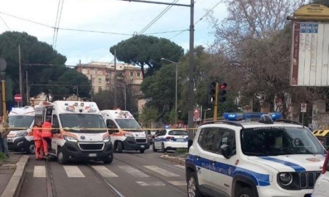 Tamponamento fra due tram a Roma: una decina di feriti lievi