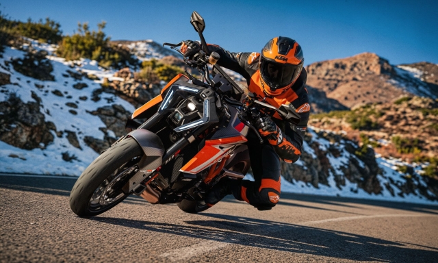 Ktm 1390 Super Duke RR: esuberanza da 193 Cv per 189 kg