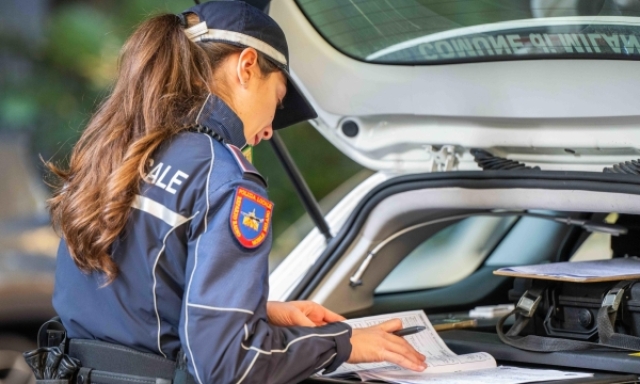 Posso filmare un poliziotto mentre mi controlla in auto?