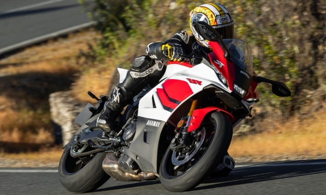 Yamaha R7 2026, l'elettronica non toglie la personalità