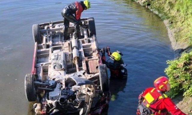 Venezia, minivan finisce in un canale: tre morti