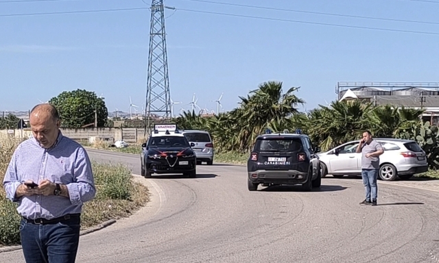 Fuggono in auto a posto di blocco, muore minorenne
