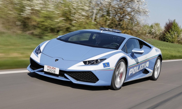 Perché alla parata del 2 giugno c'erano due supercar? Huracán e MCPura in divisa